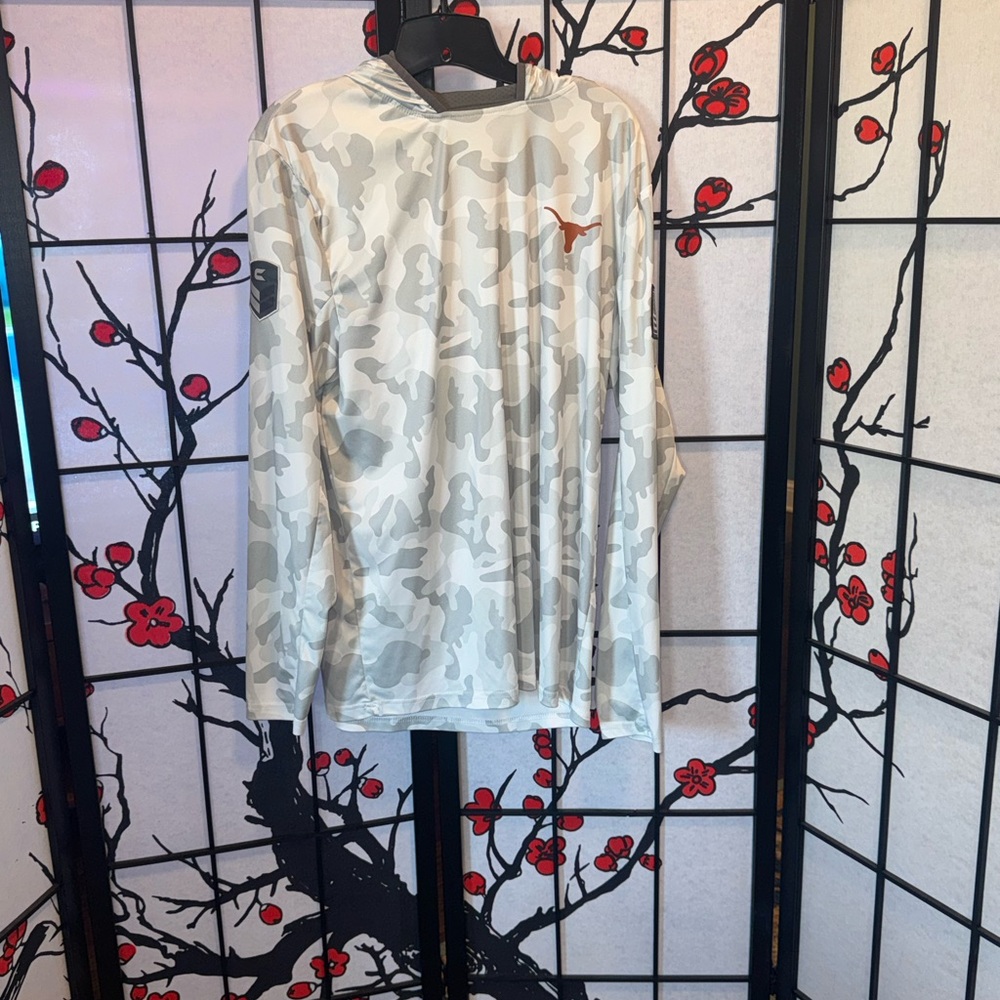 University of Texas Mens L Gray Camouflage Long Sleeve Hooded Lightweight Shirt